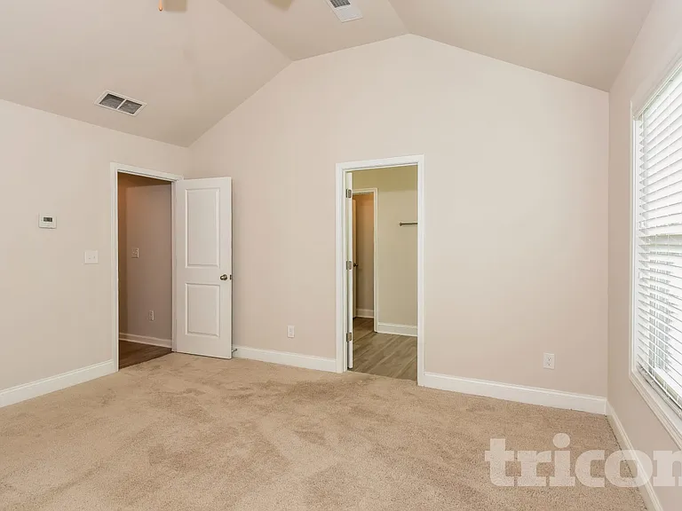 221 Ireland Ln — Photo 8