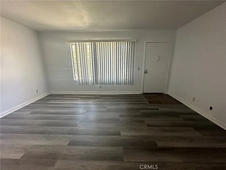 1735 E Washington St — Photo 11
