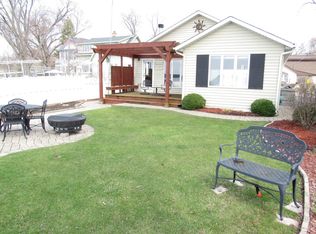 76 Lake Ln, Fox Lake, IL 60020