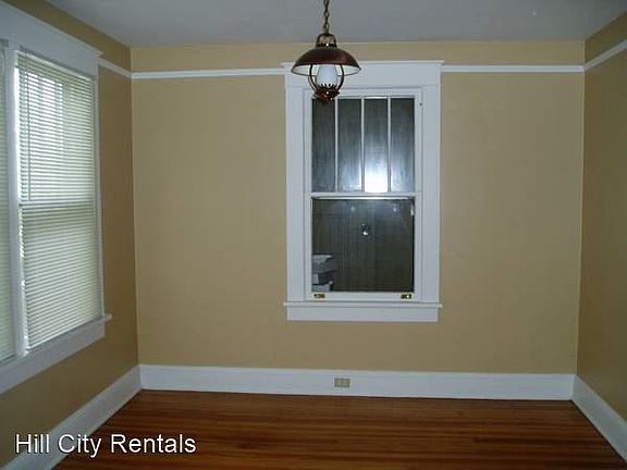 3rd image of 1160 Lindsay St