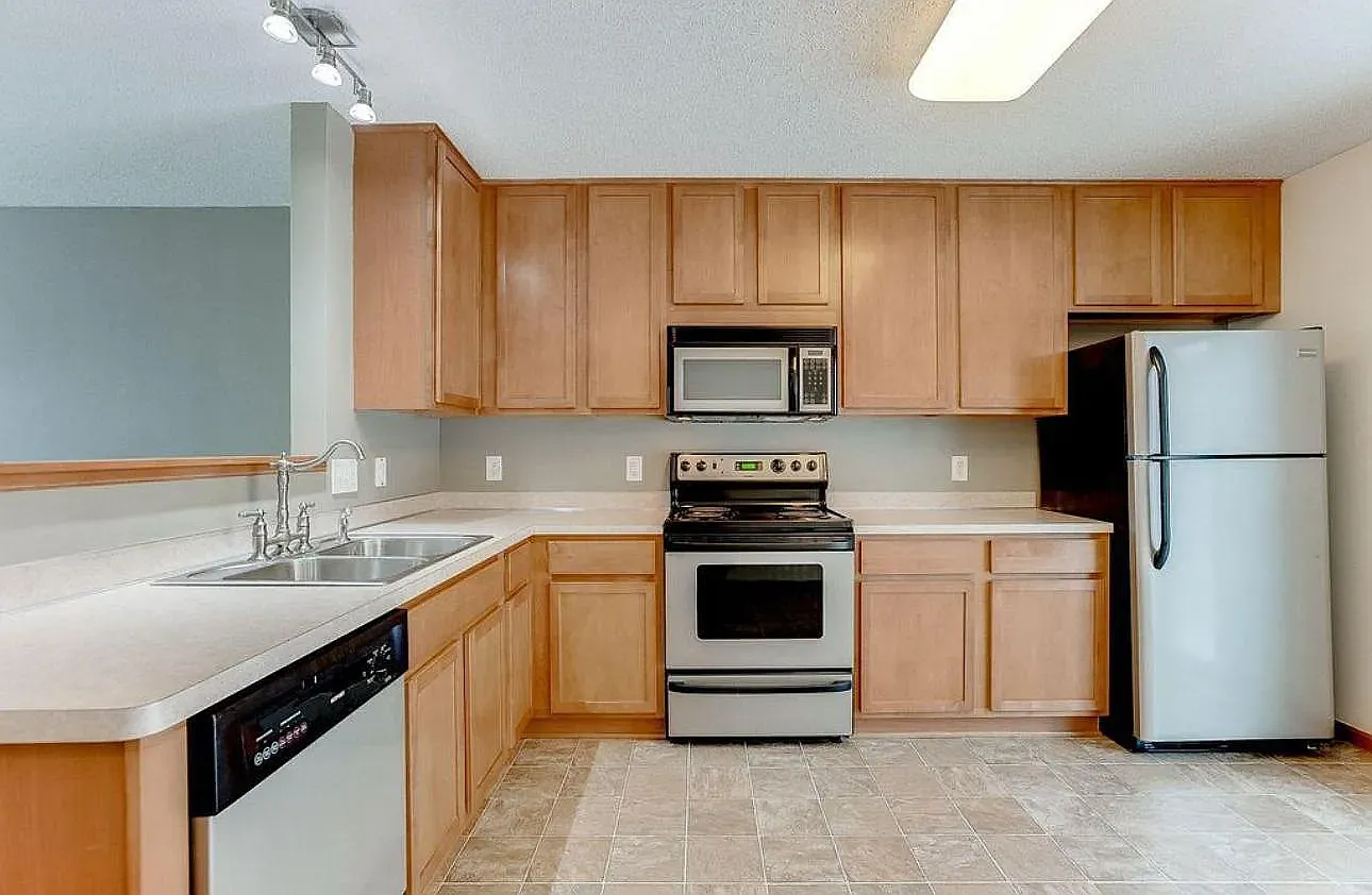 2 bed, 1.5 bath, 1040 sqft, $2,045 — Photo 2