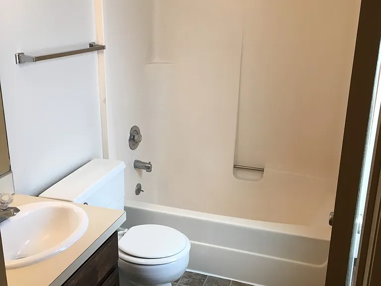 Cedars Apartments — Photo 9