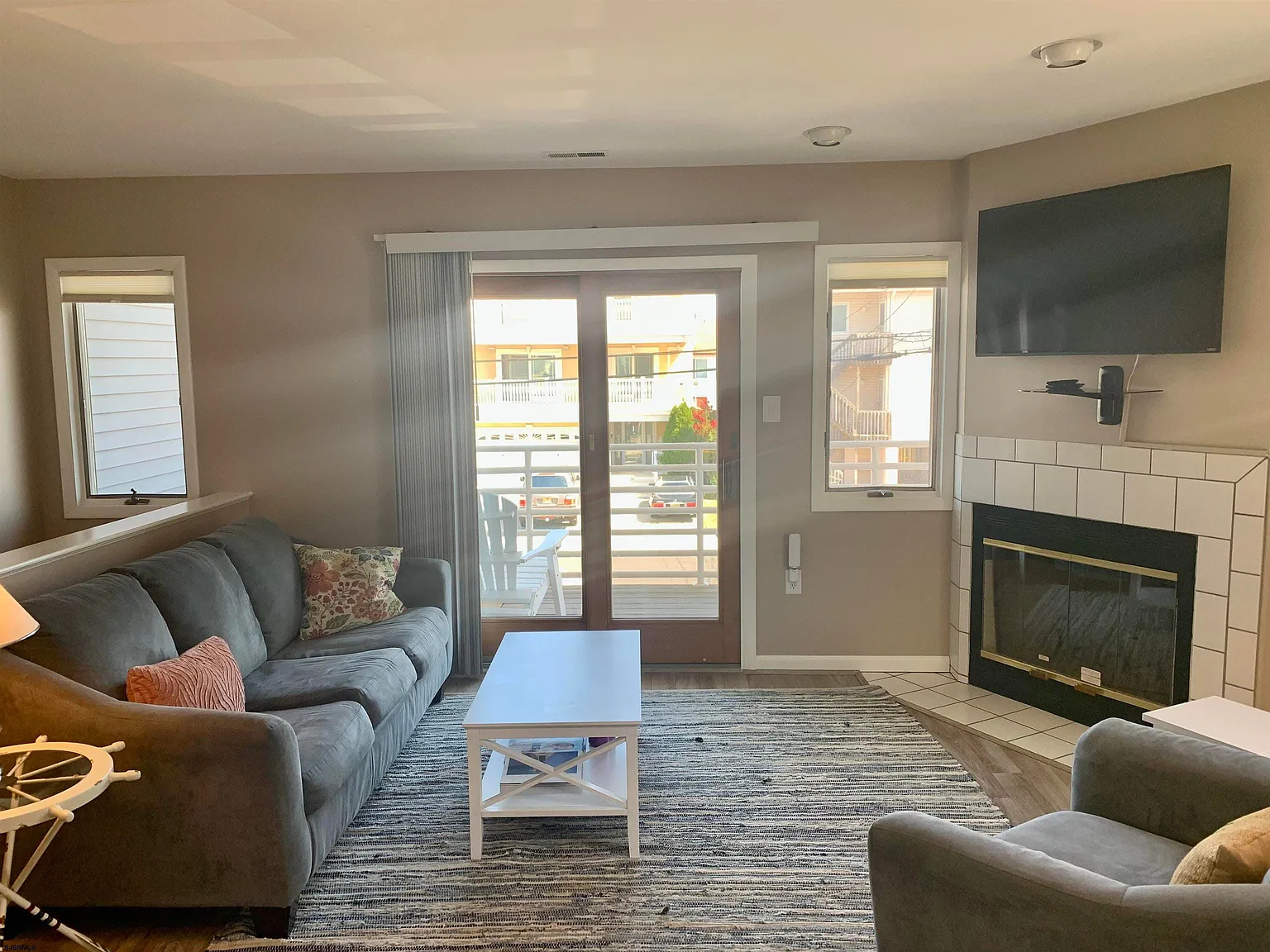 3 bed, 2.0 bath, $2,400 — Photo 3