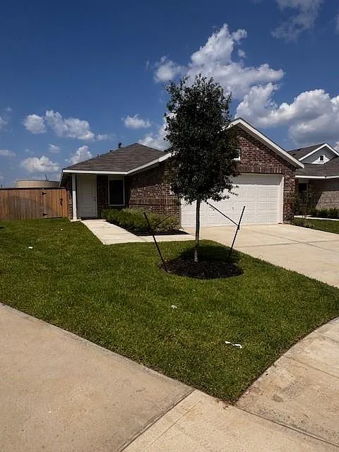3 bed, 2.0 bath, 1461 sqft, $2,350 — Photo 2