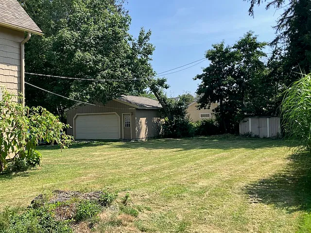 301 Bassett Rd — Photo 6