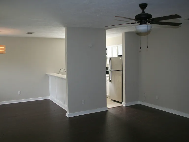 2308 Sylvan Ct — Photo 4