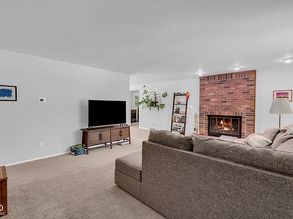 3rd image of 1508 Minturn Ln