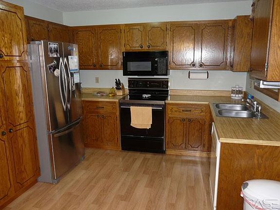 5th image of 901 S Dale Cir