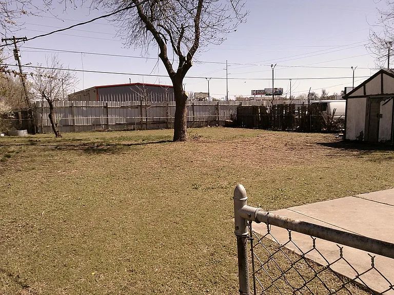 4016 N Sterling Ave — Photo 9