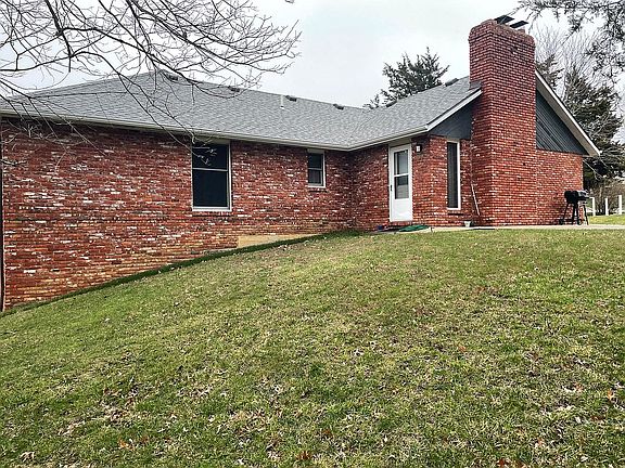 5th image of 1106 Cari Ann Dr