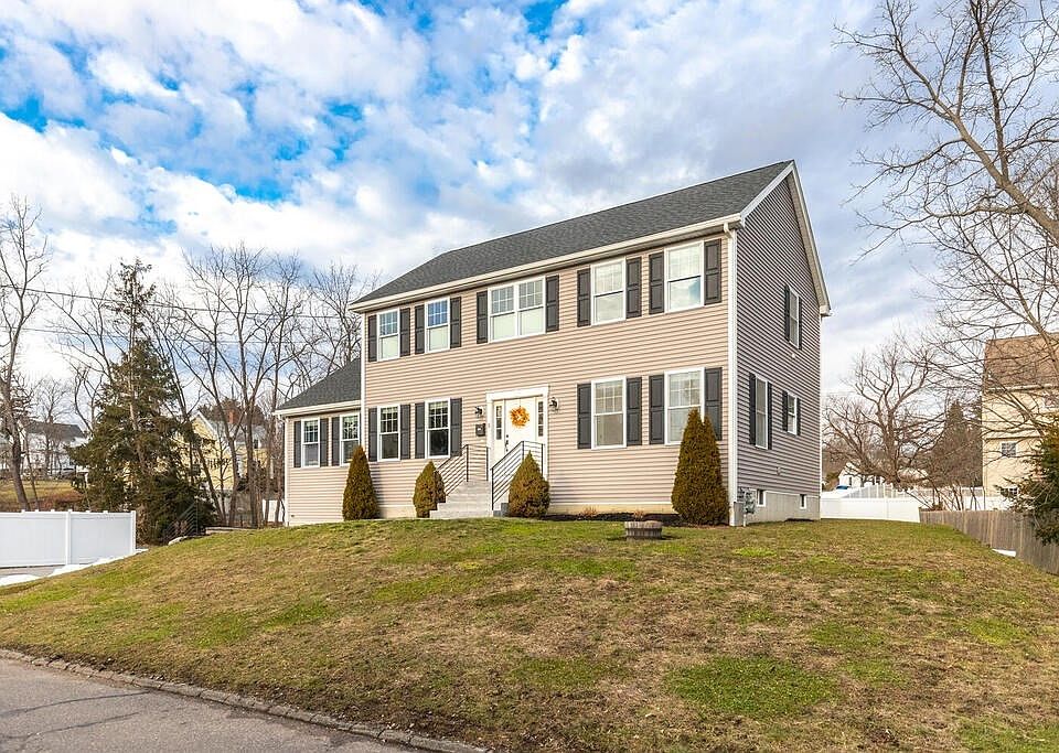 1st image of 5 Kathleen Dr