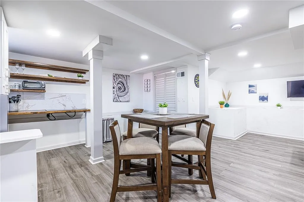 2 bed, 1.0 bath, 800 sqft, $1,700 — Photo 1