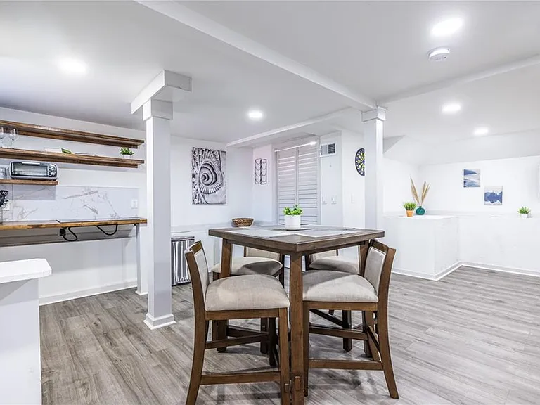 1122 Elaine Dr — Photo 1