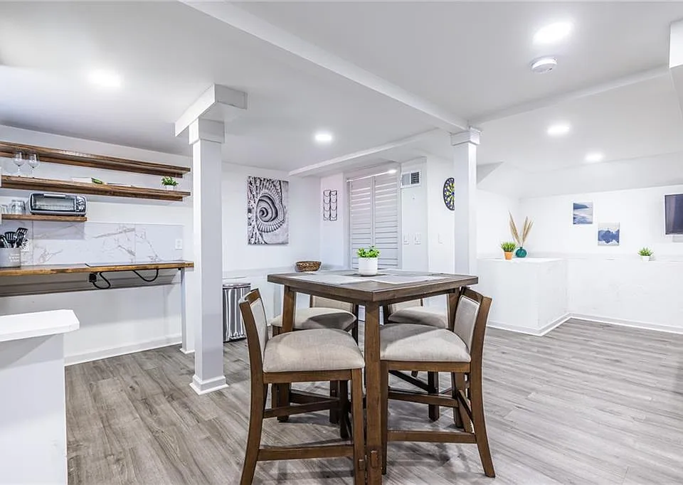 1122 Elaine Dr