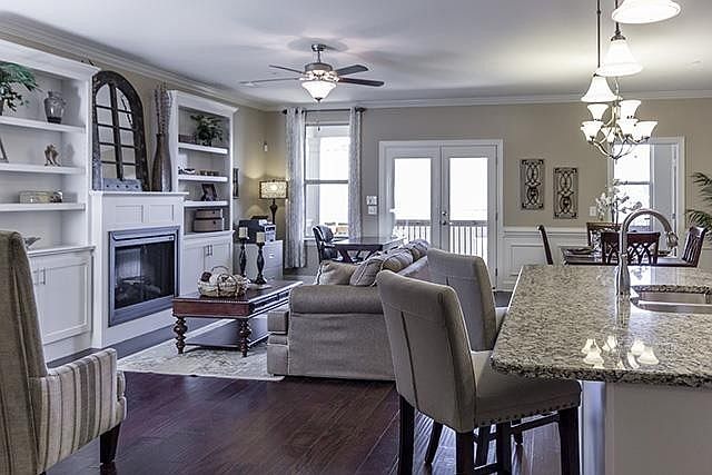 1st image of 985 Carraway Ln