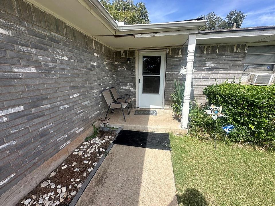 2nd image of 1613 NE 9th St