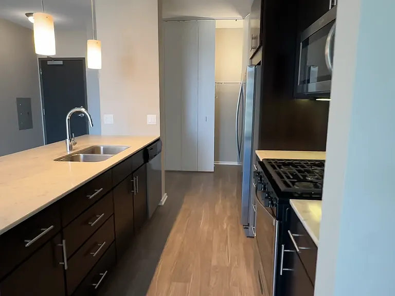 623 W Washington Blvd #1407 — Photo 1