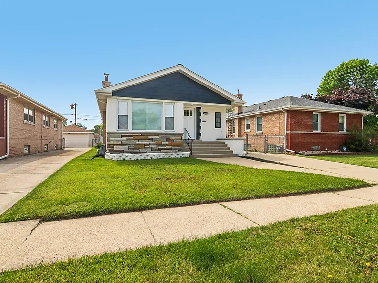 8804 S Fairfield Ave — Photo 9