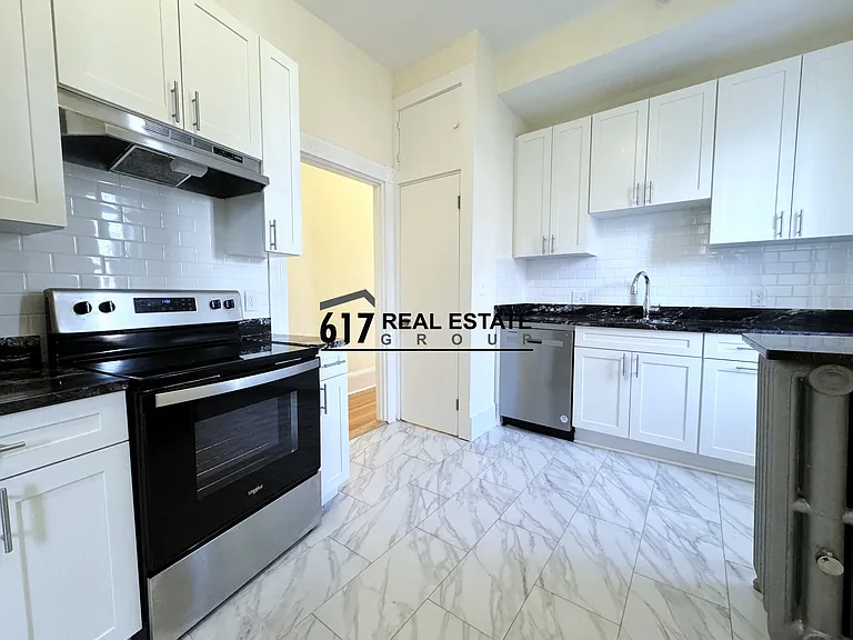 95-52 Mount Vernon St — Photo 3