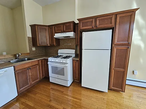 208 Wooster St #1B Photo 1
