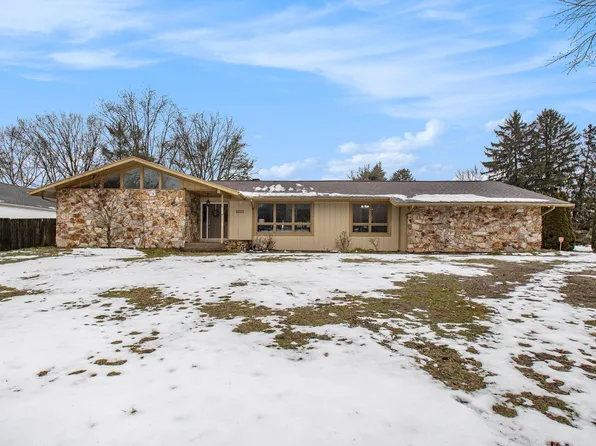 15311 Whispering Oak Dr, Mishawaka, IN 46545