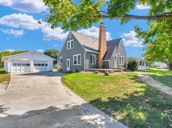 206 S Grant St, Crescent City, IL 60928