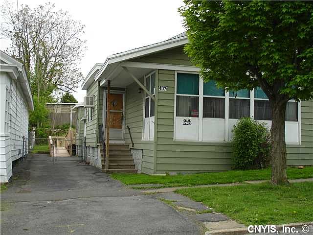 2nd image of 407 Carbon St