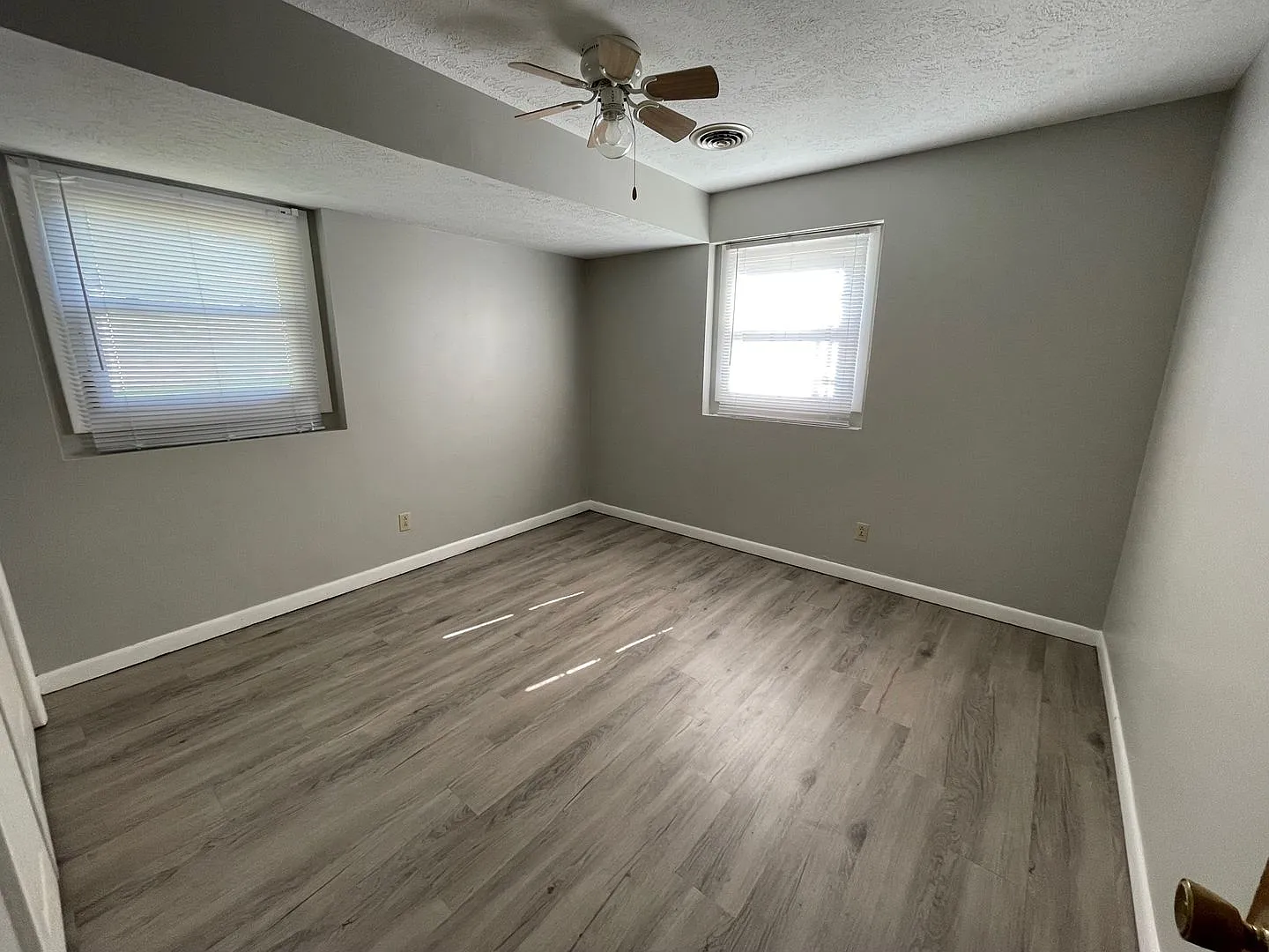200 S Grove — Photo 4