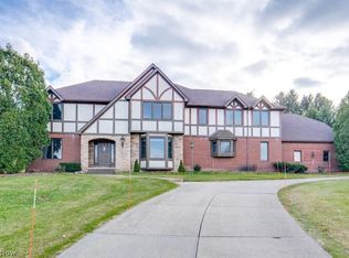 4700 Barnsleigh Dr, Akron, OH 44333