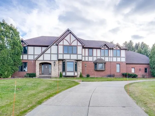 4700 Barnsleigh Dr, Akron, OH 44333