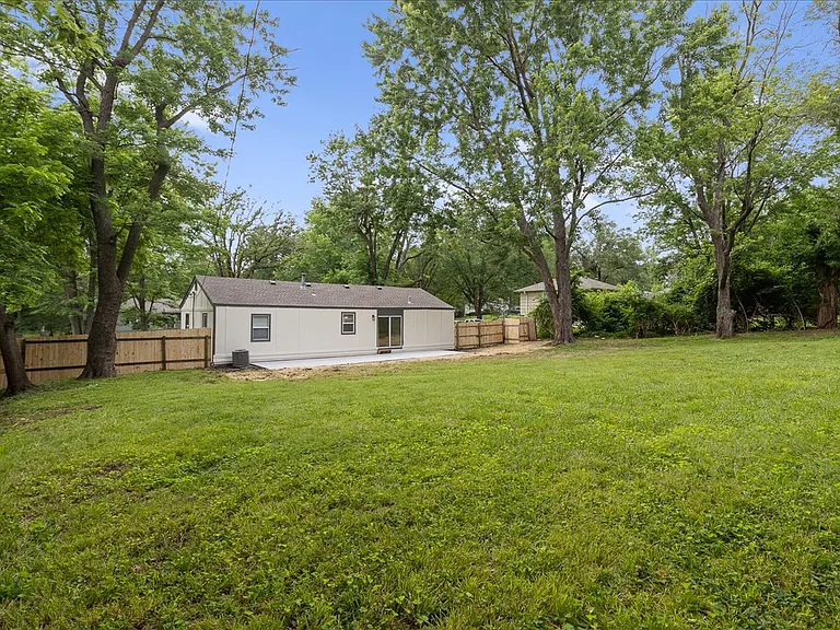 8007 Tennessee Ave — Photo 3