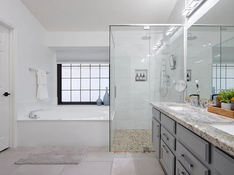 En-Suite Primary Bathroom: Roll in shower, 2 vanities +bathtub