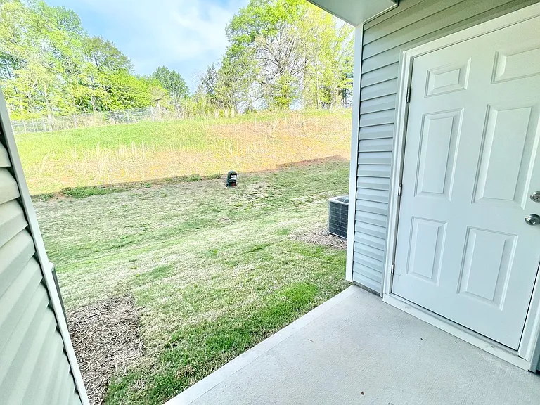 1351 Darlington Dr — Photo 17