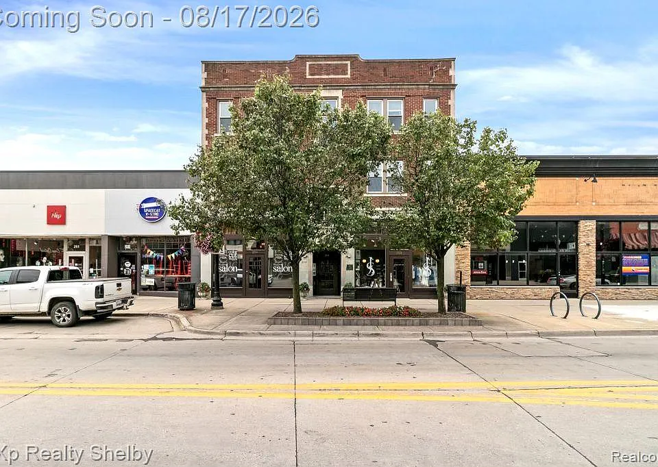 259 W Nine Mile Rd #303