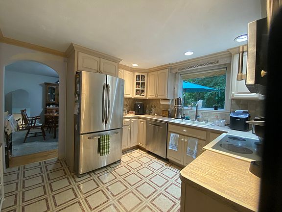 5th image of 21 Maynard Rd