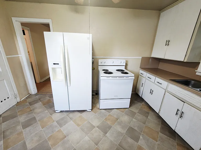 2407 SW B Ave — Photo 1