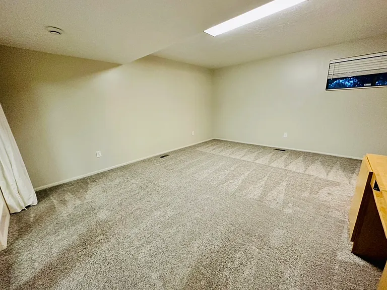 2586 E Woodland Dr #1 — Photo 9