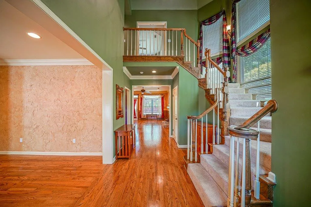 4 bed, 3800 sqft, $2,900 — Photo 4