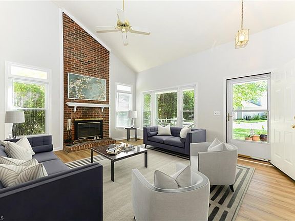 3rd image of 12 Irving Park Ln