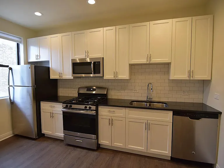 1906 W Montrose Ave #3 — Photo 8