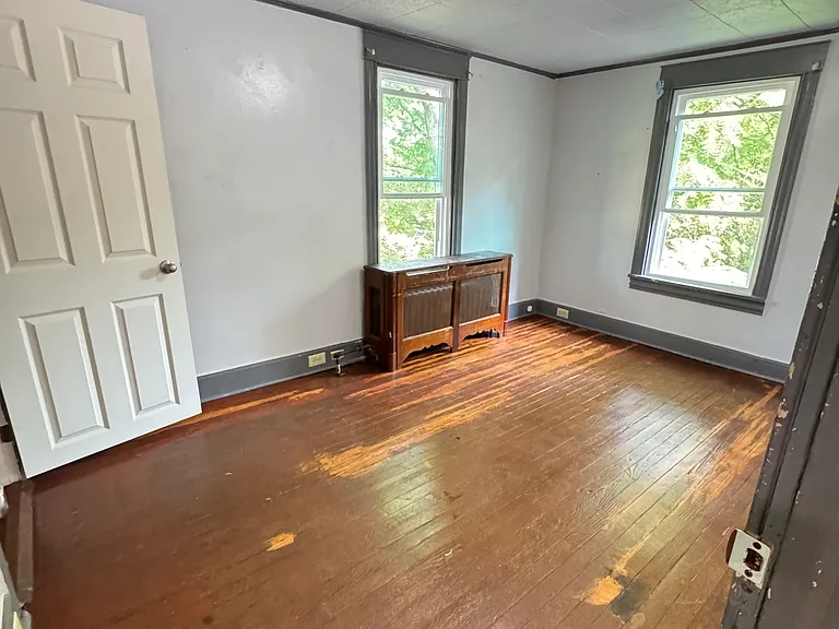215 E High St — Photo 19