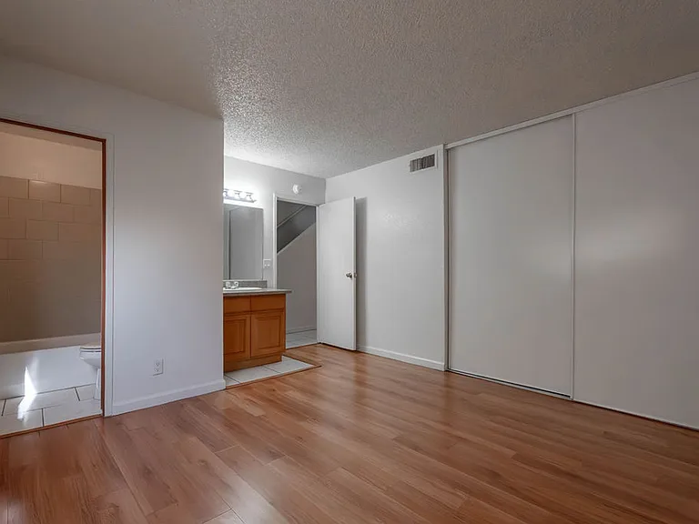 5198 Greene Ln — Photo 3