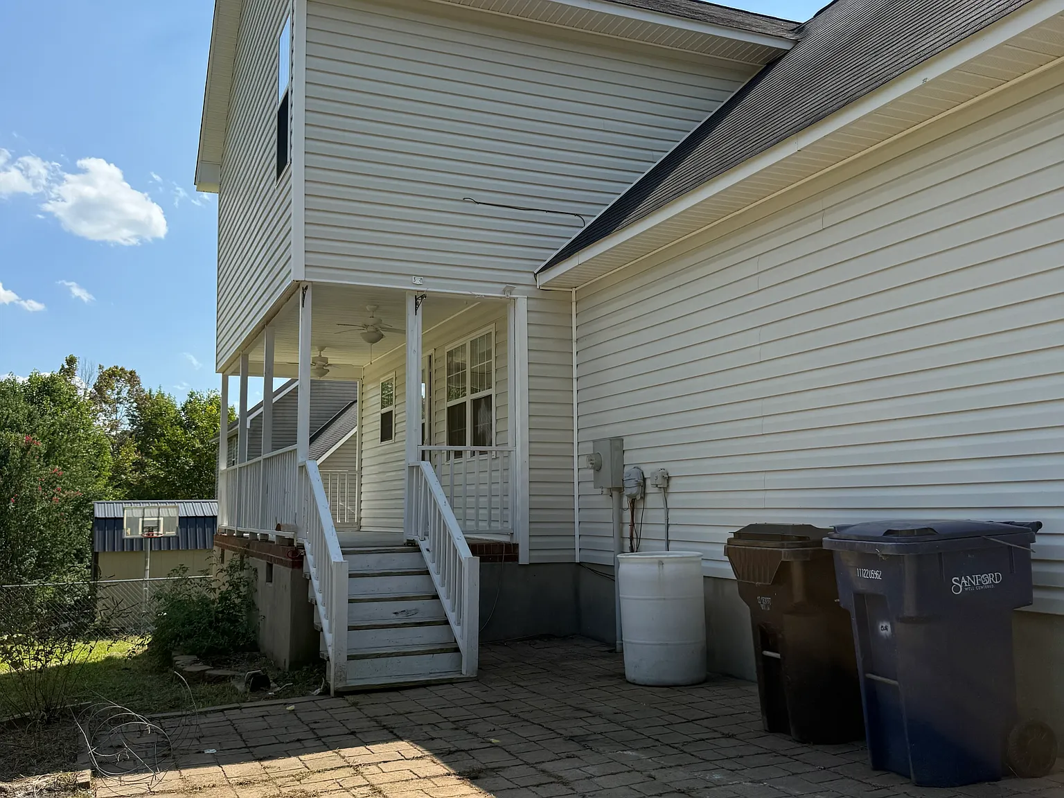 4 bed, 2000 sqft, $2,400 — Photo 3
