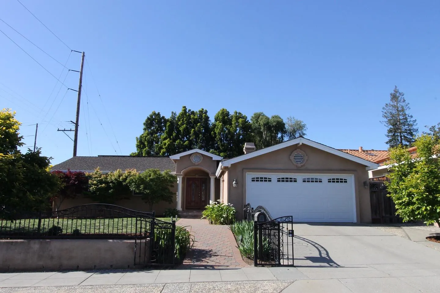 21506 Monrovia St photo 1