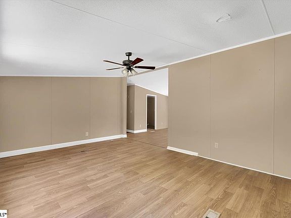 5th image of 1737 Jameson Rd