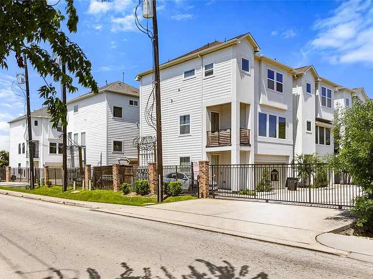 2102 Bello Amanecer Ln — Photo 26