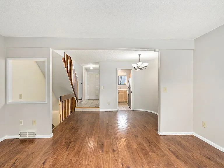 1610 Westbridge Dr #18 — Photo 9