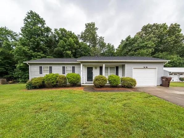 725 Beech St, Yadkinville, NC 27055