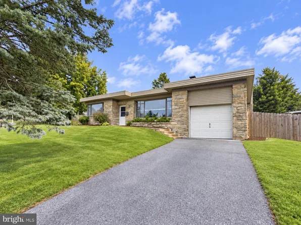 705 Hedgerow Dr, Broomall, PA 19008
