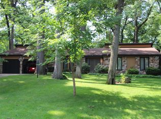 17662 Woodridge Ct, South Bend, IN
